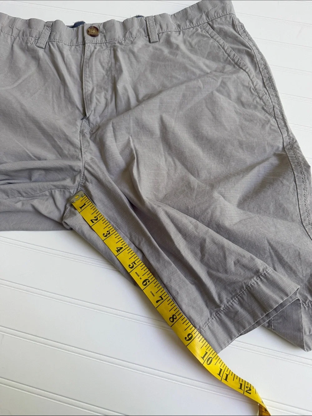 (344)Tommy Hilfiger Men's Light Gray Flat-Front Shorts